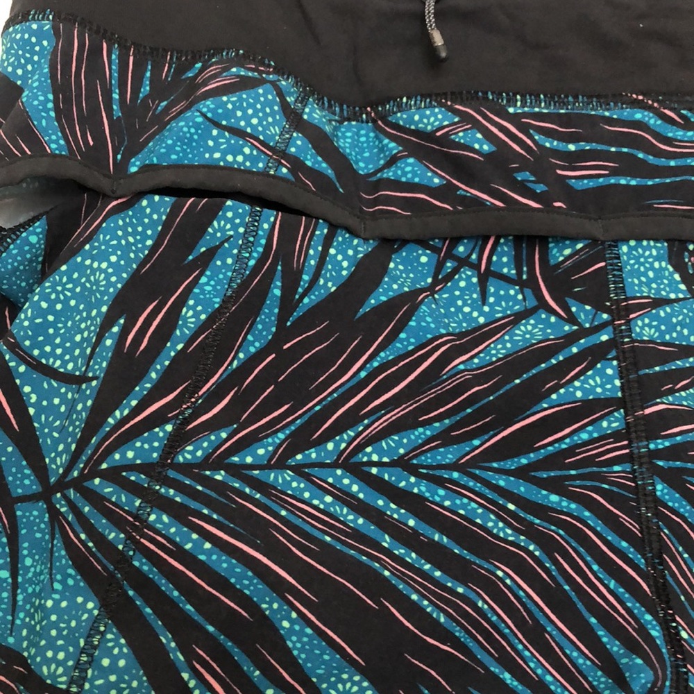 Lululemon patterned shorts - Picture 3 of 5